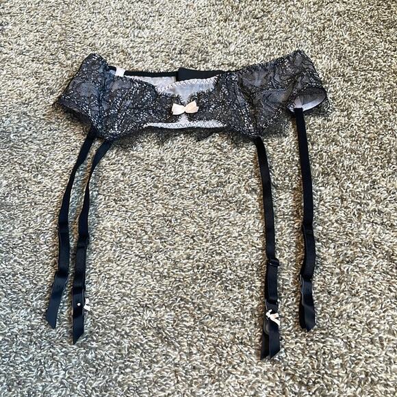 Victoria's Secret Other - Victoria’s Secret Lace Garter Belt Black White XS Small